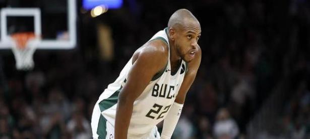 三亿体育体育娱乐-雄鹿队员受伤低迷，球队胜率下降