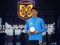 三亿体育体育电竞-苏宁功勋球员复出，助球队绝地反击