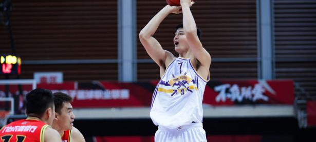 关于吉林黄海防守严密，球队士气高昂的信息