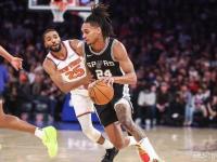 三亿体育体育课程-马刺战胜尼克斯，杀入西部前四