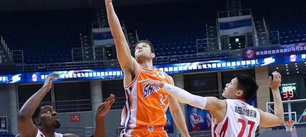 三亿体育体育注册-公牛遭遇连败，失去季后赛席位