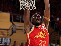 三亿体育体育登录入口-全球球员在国际篮球场上大显身手