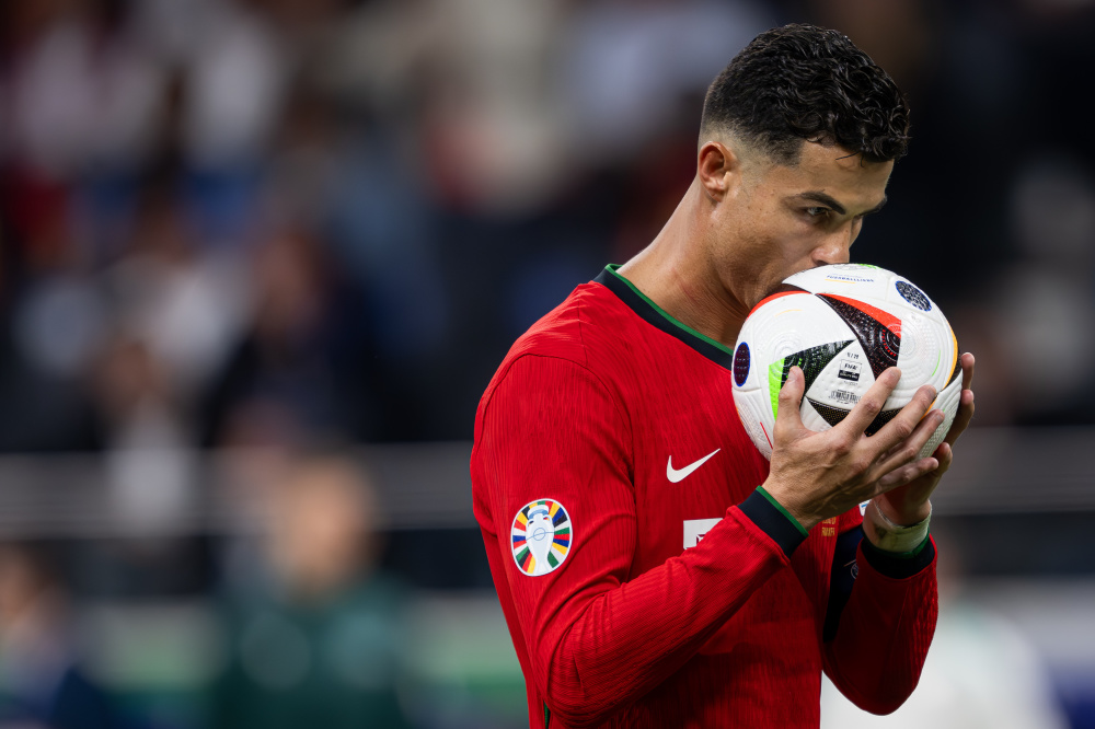 葡萄牙独尊世界足坛欧国杯冠军的简单介绍 葡萄牙独尊世界足坛欧国杯冠军的简单介绍