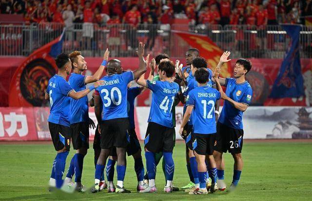 紧张刺激的对决:双方豪强蓄势待发的简单介绍 紧张刺激的对决:双方豪强蓄势待发的简单介绍