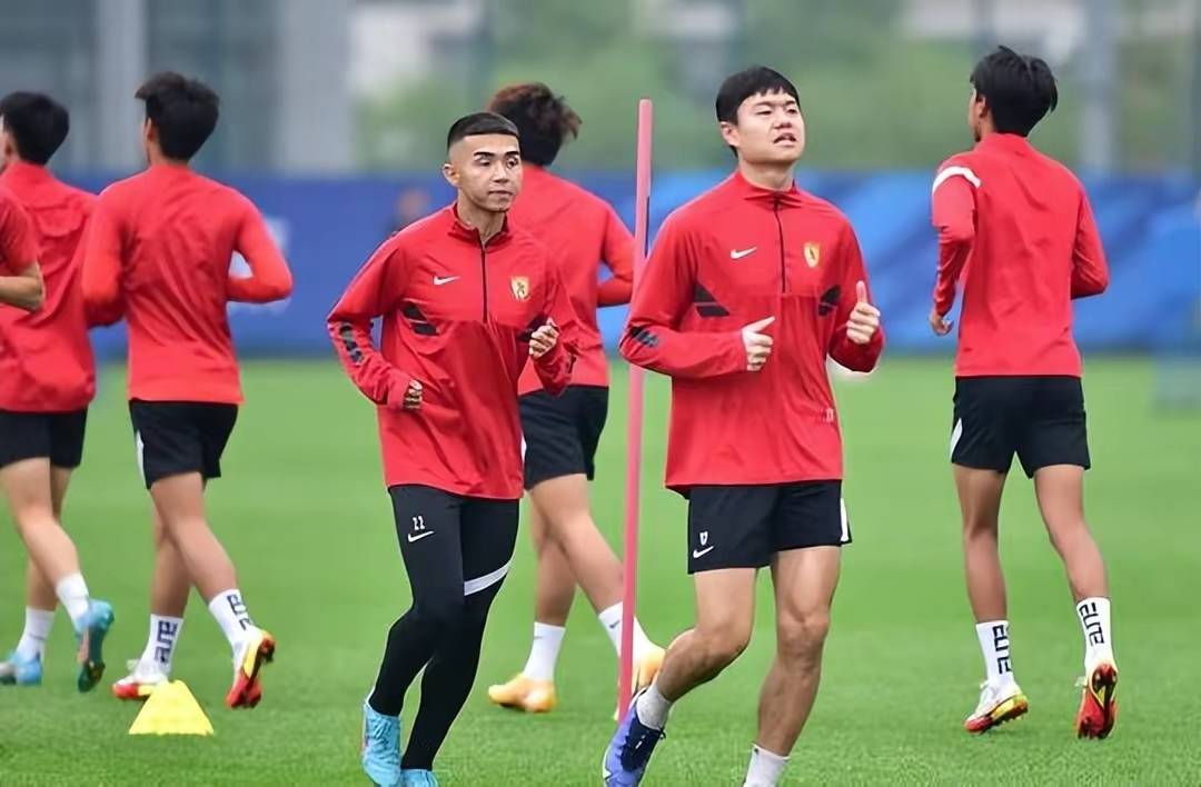 包含土耳其终场前战平保加利亚，小组出线希望渺茫的词条