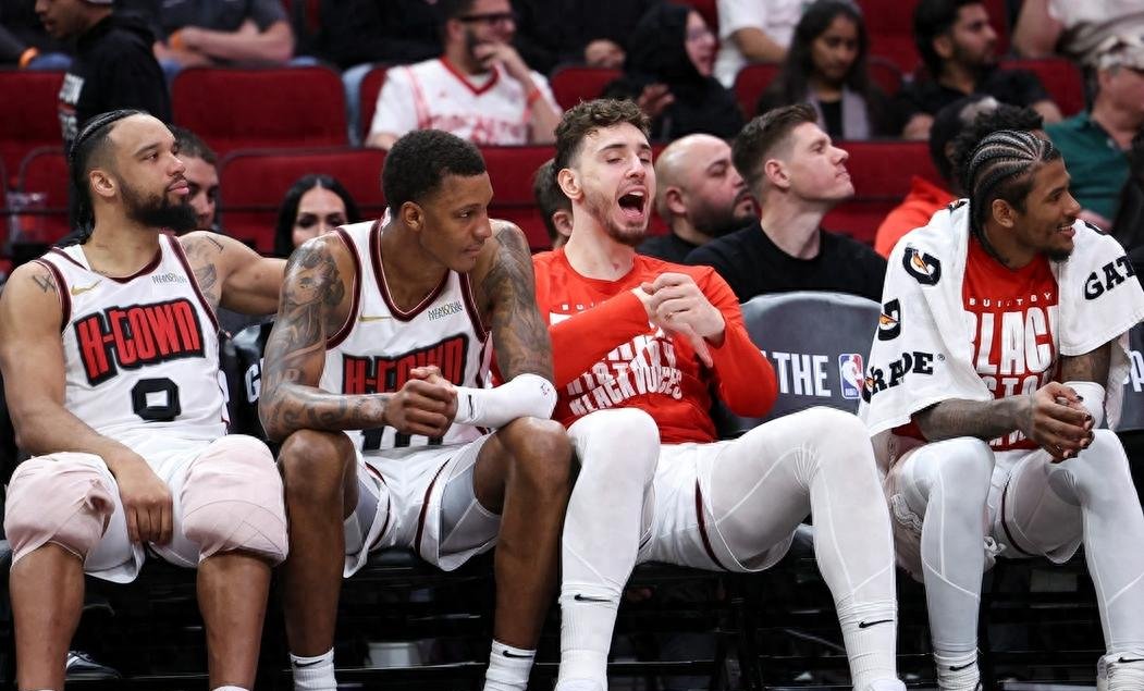 开拓者队遭遇多场失利,面临困难挑战 开拓者队遭遇多场失利,面临困难挑战