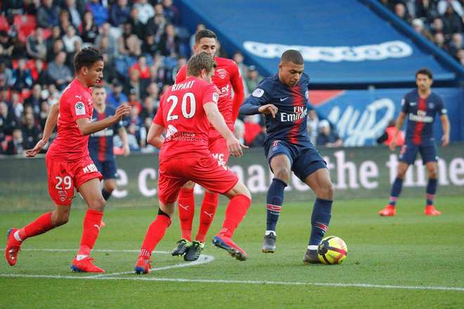 包含斯特拉斯堡队实力强劲,轻松击败对手,继续保持领先地位的词条 包含斯特拉斯堡队实力强劲,轻松击败对手,继续保持领先地位的词条