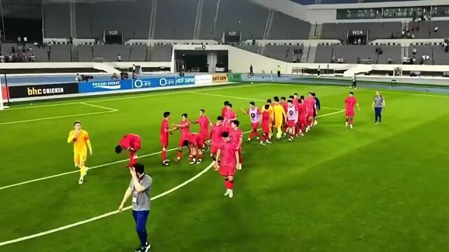 比赛中球员创下新纪录，赢得球迷掌声的简单介绍