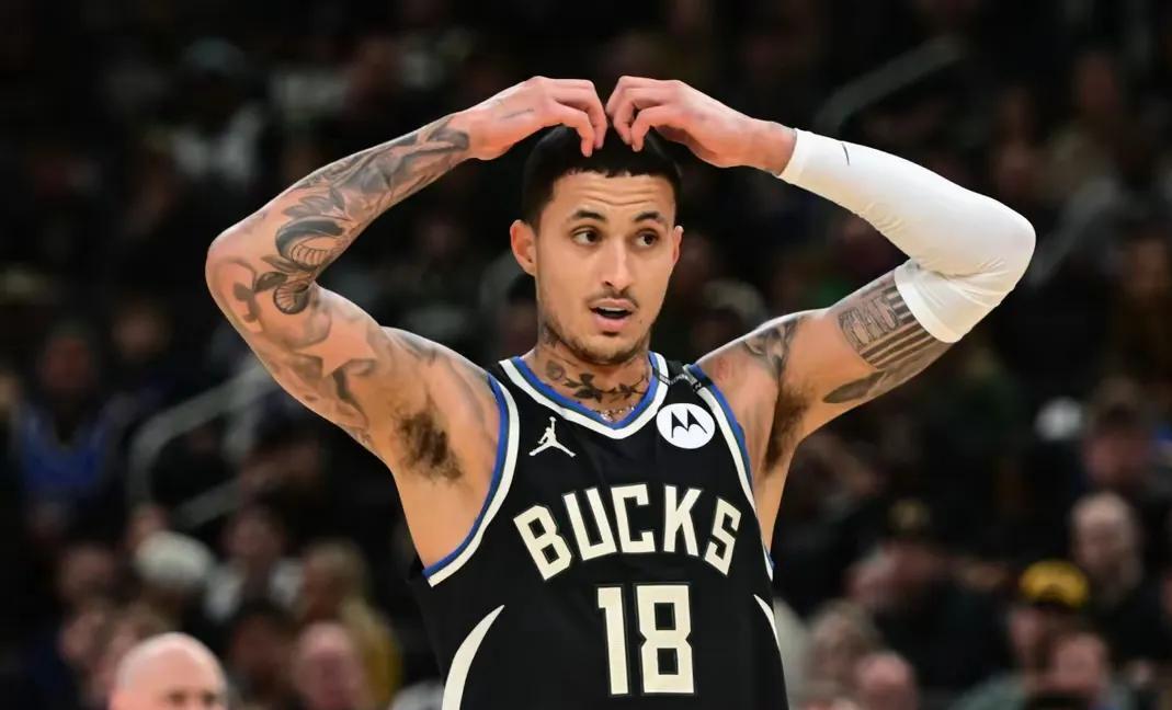 包含雄鹿客场逆转奇才，一战领先季后赛首轮的词条