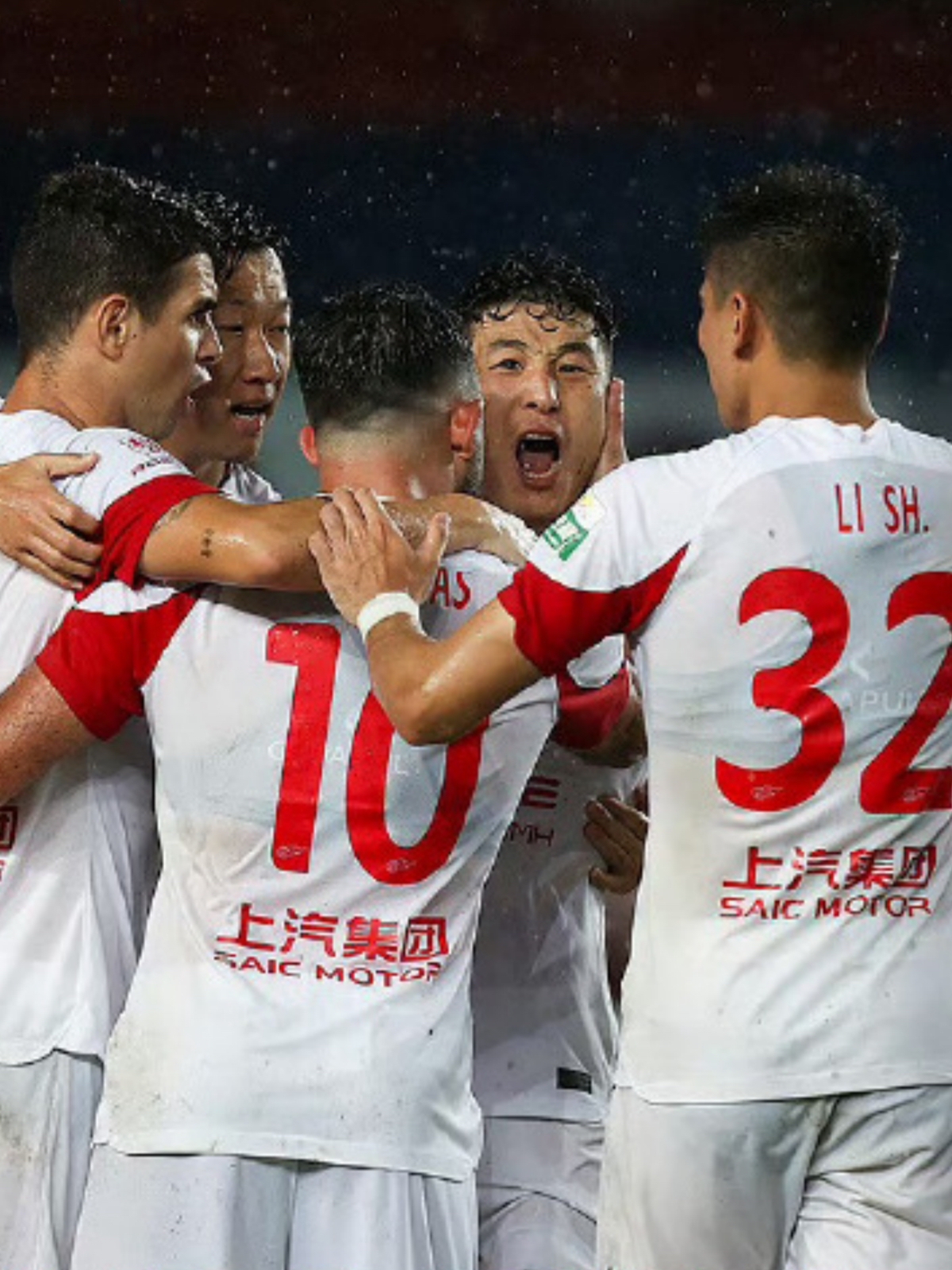 亚洲足球比赛备战紧张,球队士气高昂争夺冠军 亚洲足球比赛备战紧张,球队士气高昂争夺冠军