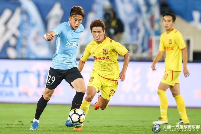 包含大连一方主场逆转，取得关键胜利的词条