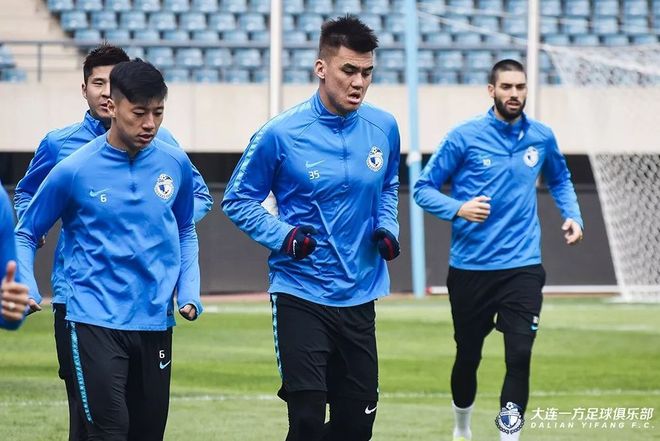 包含大连一方主场逆转，取得关键胜利的词条