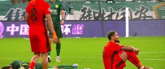 包含河南建业在客场遭遇北京国安，最终险胜一分的词条