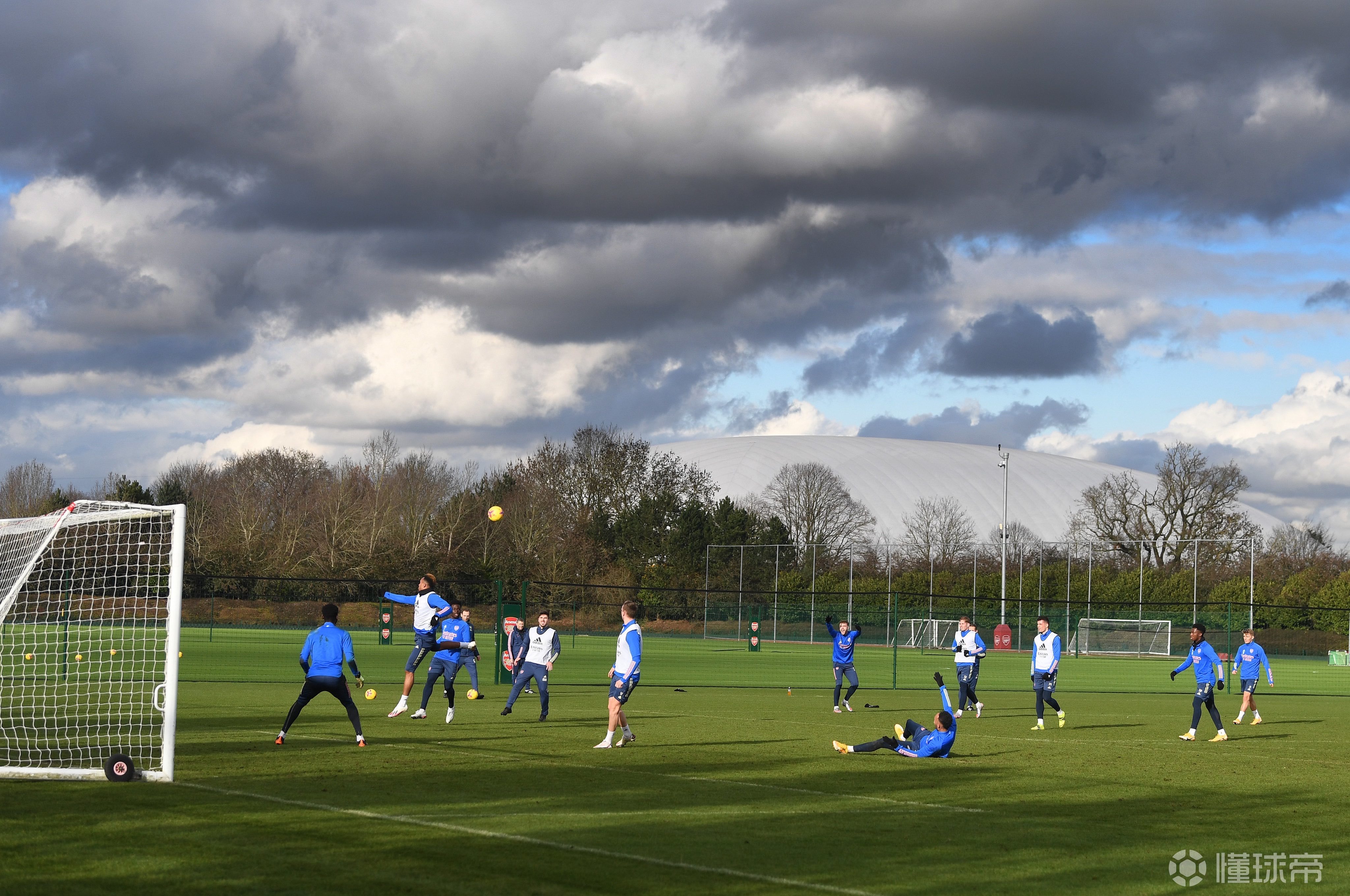 关于阿森纳球员努力训练,备战接下来的比赛的信息 关于阿森纳球员努力训练,备战接下来的比赛的信息