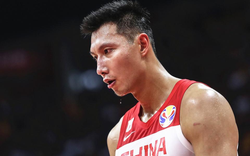 关于易建联再膝盖受伤!机构人士表示需休息至少两周的信息 关于易建联再膝盖受伤!机构人士表示需休息至少两周的信息