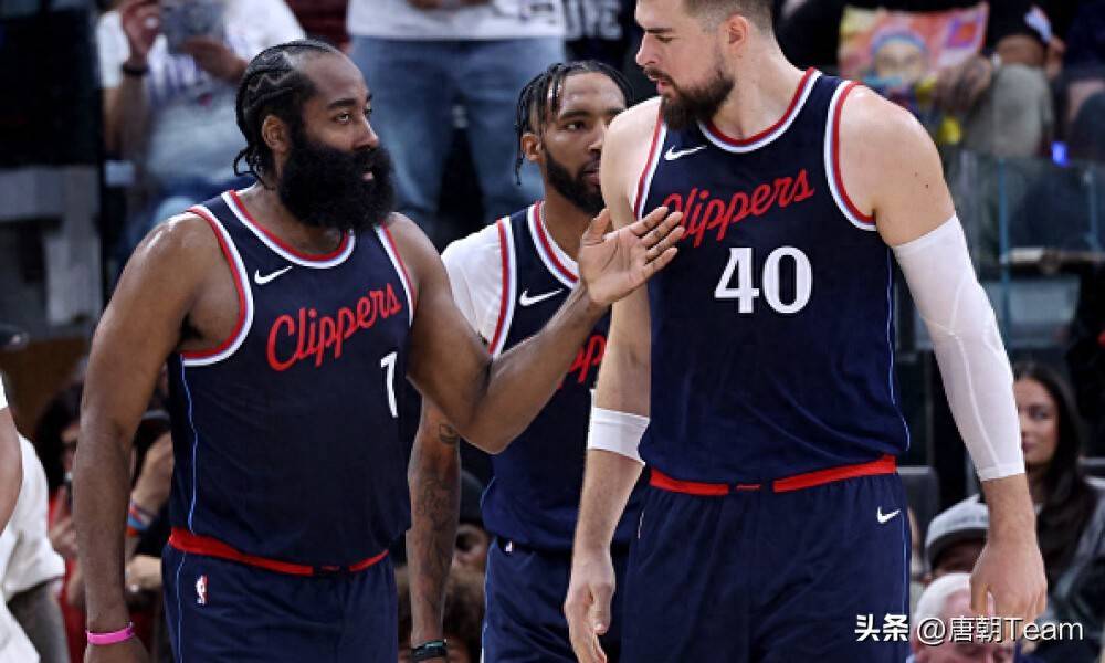 快船客场擒开拓者延续连胜 快船客场擒开拓者延续连胜