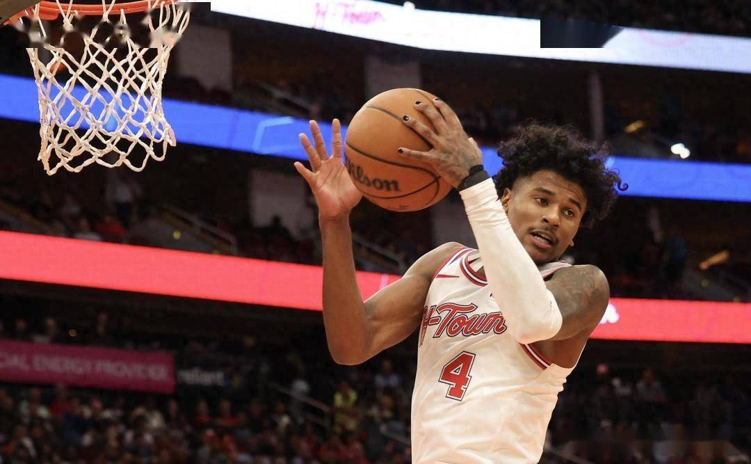 火箭客场战胜灰熊,取得四连胜 火箭客场战胜灰熊,取得四连胜