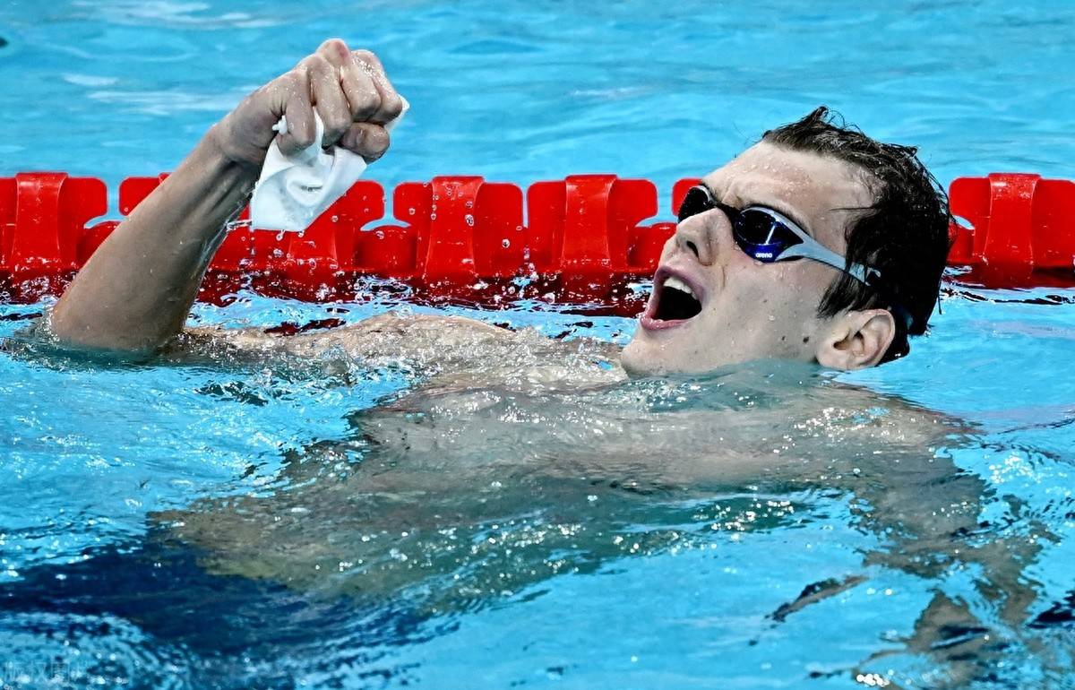 瑞典选手在游泳比赛中勇夺金牌