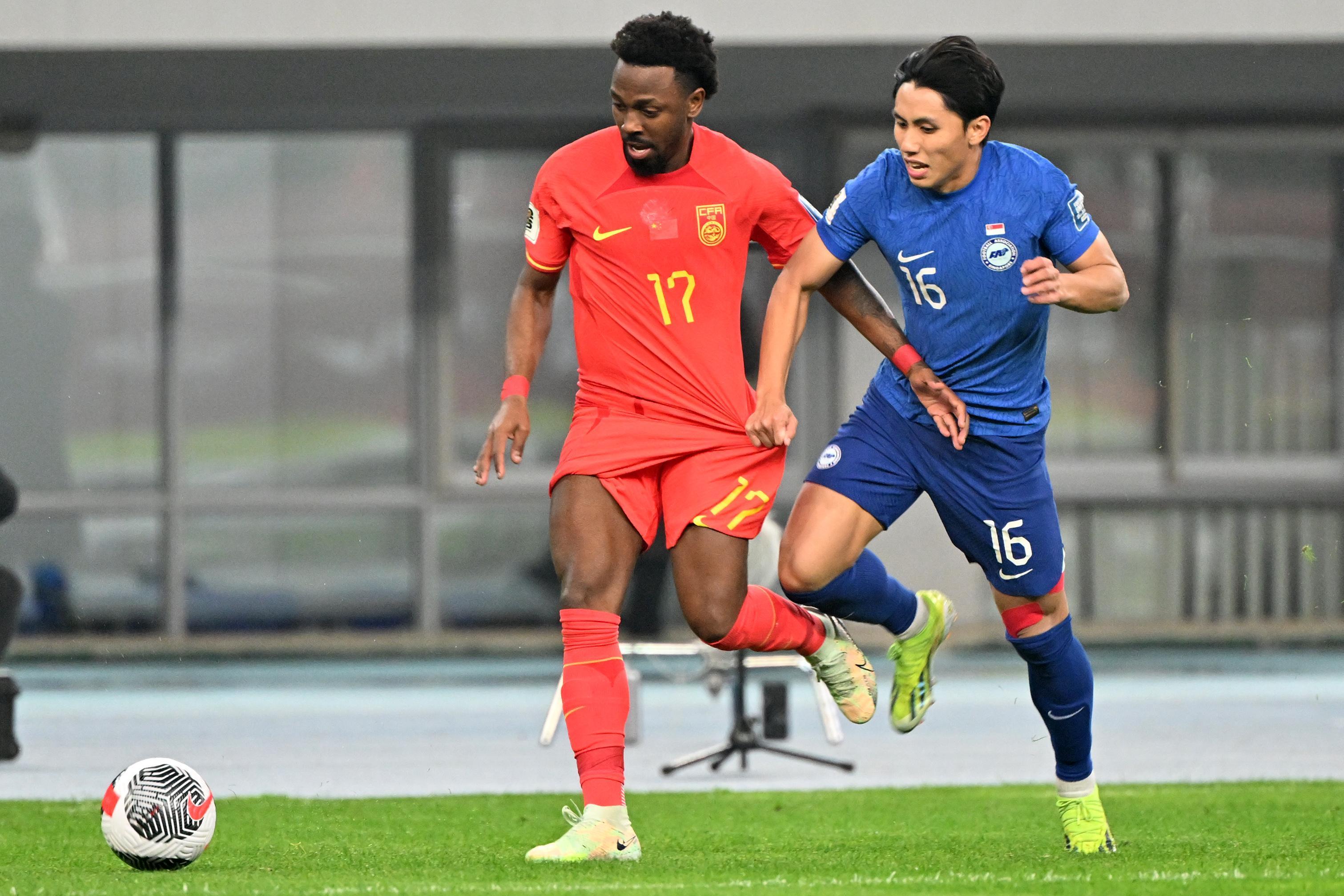 球队战术调整取得奇效，赢得比赛