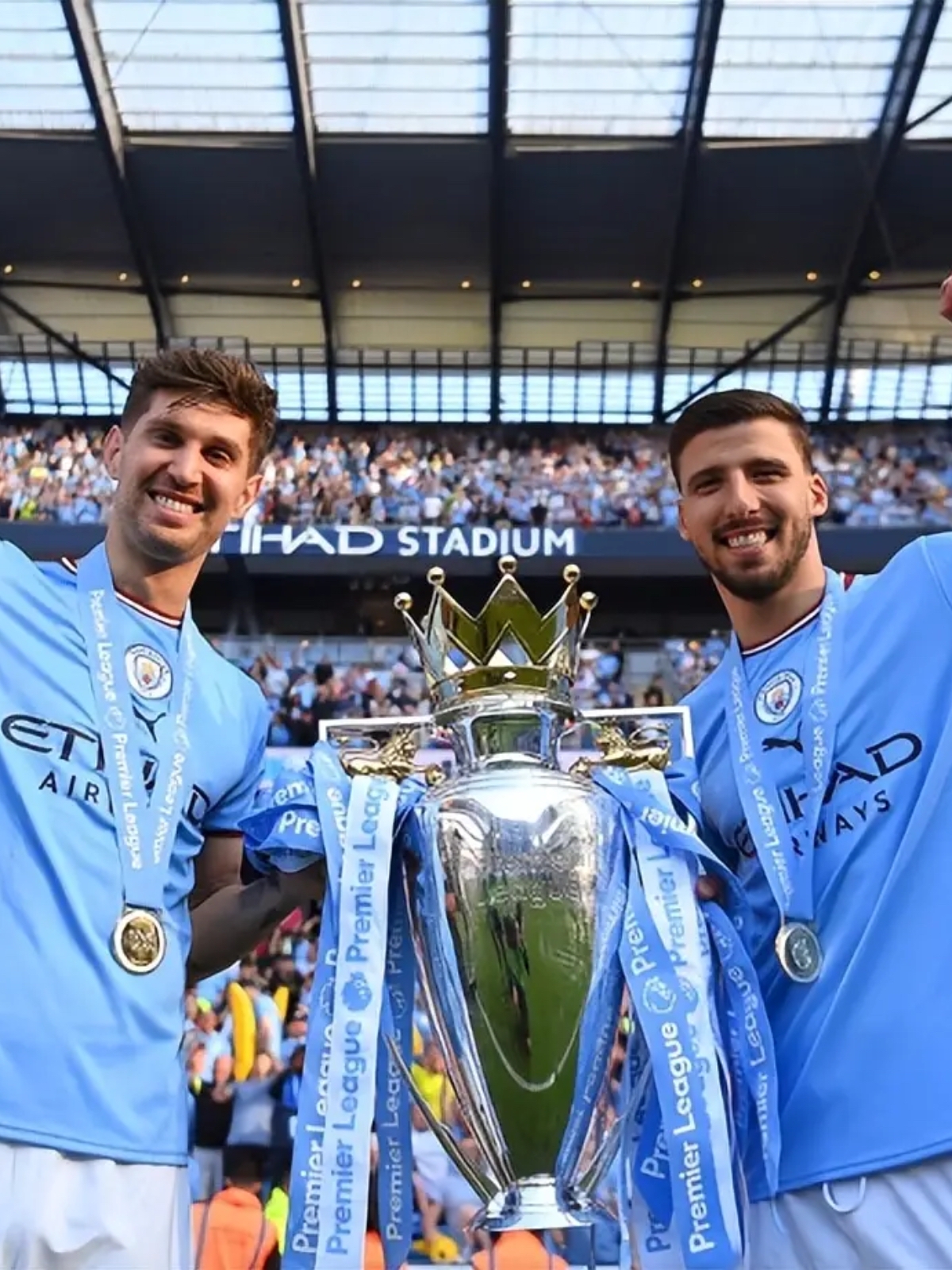 包含曼城轻松取胜，稳居英超前列的词条